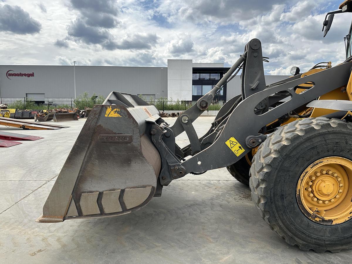 Used Volvo L90H 2018