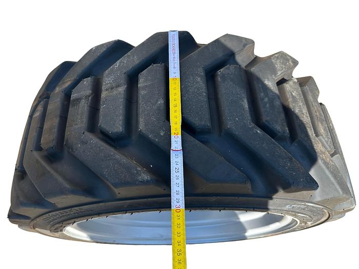Used Outrigger IN 315/55D20
