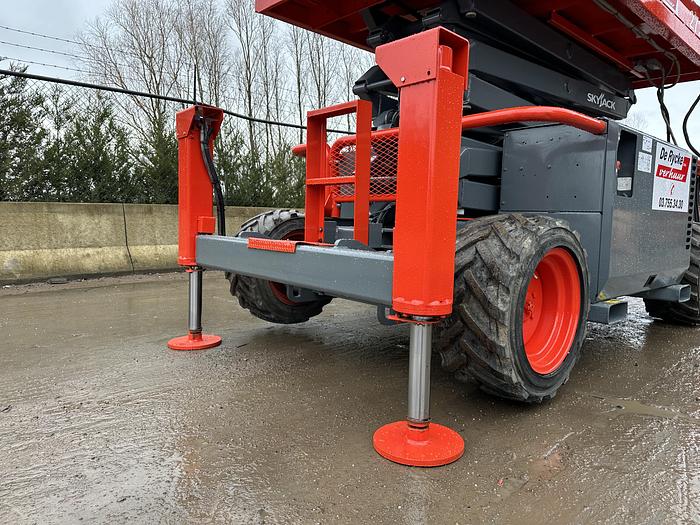 Used 2726 SKYJACK SJ6826RT