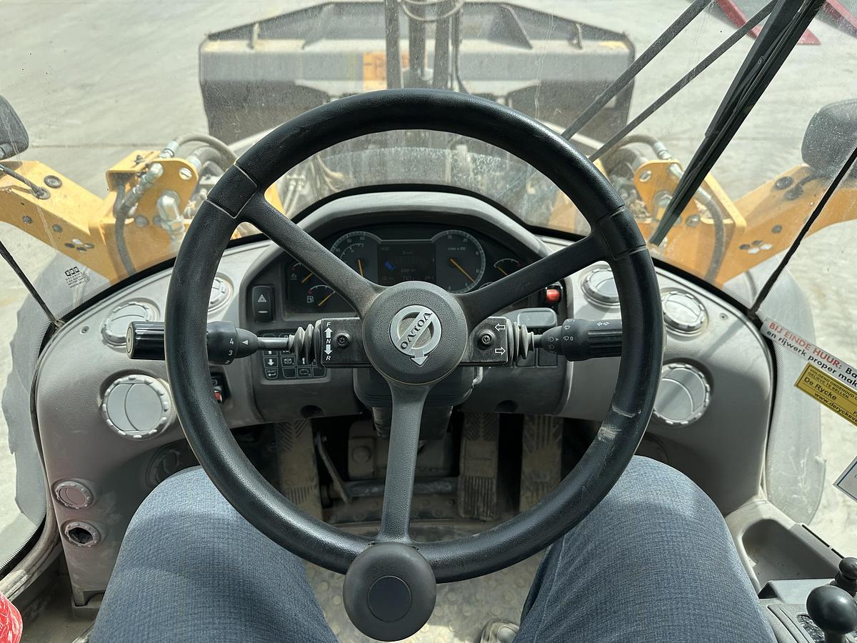 Used Volvo L90H 2018