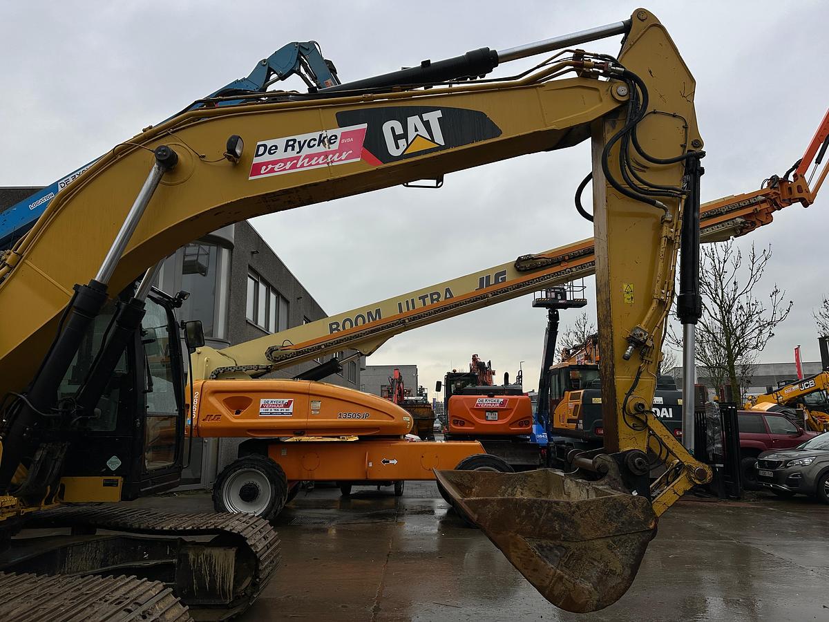 Used Catterpillar 320FL 2017