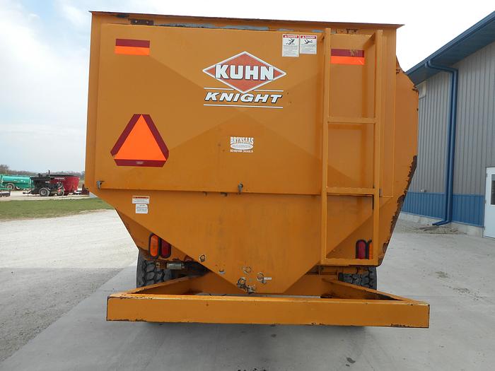 Used KUHN KNIGHT 3136