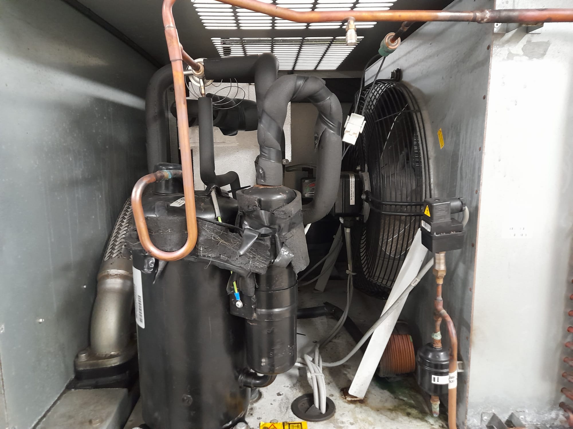 Used 2016 Atlas Copco GA75 VSD FF c/w Built in Air Dryer