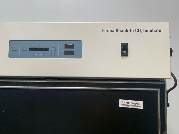 Used Thermo Scientific 29 CuFT CO2 Incubator Temp Range 5C°- 60C°