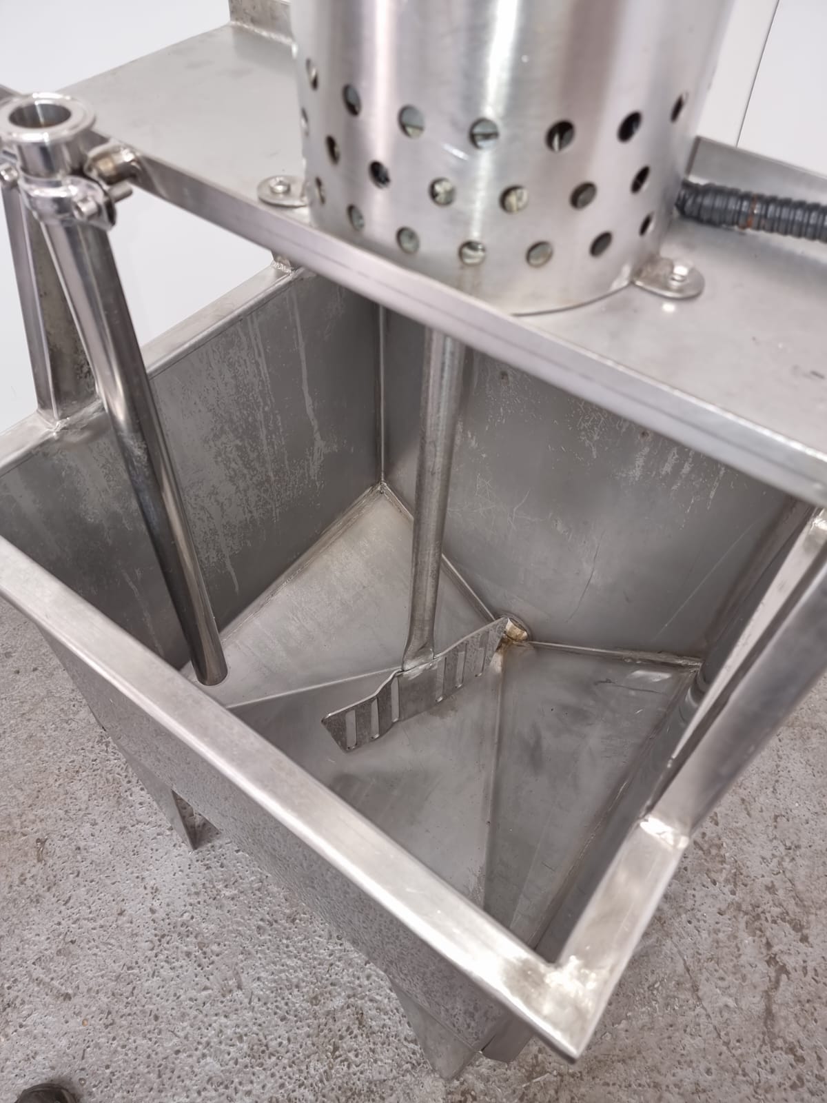 Used Small Holding Tank with Mixer
