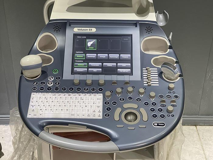 Used GE Voluson E8 Ultraschallgerät mit 2x Sonde und Fußschalter