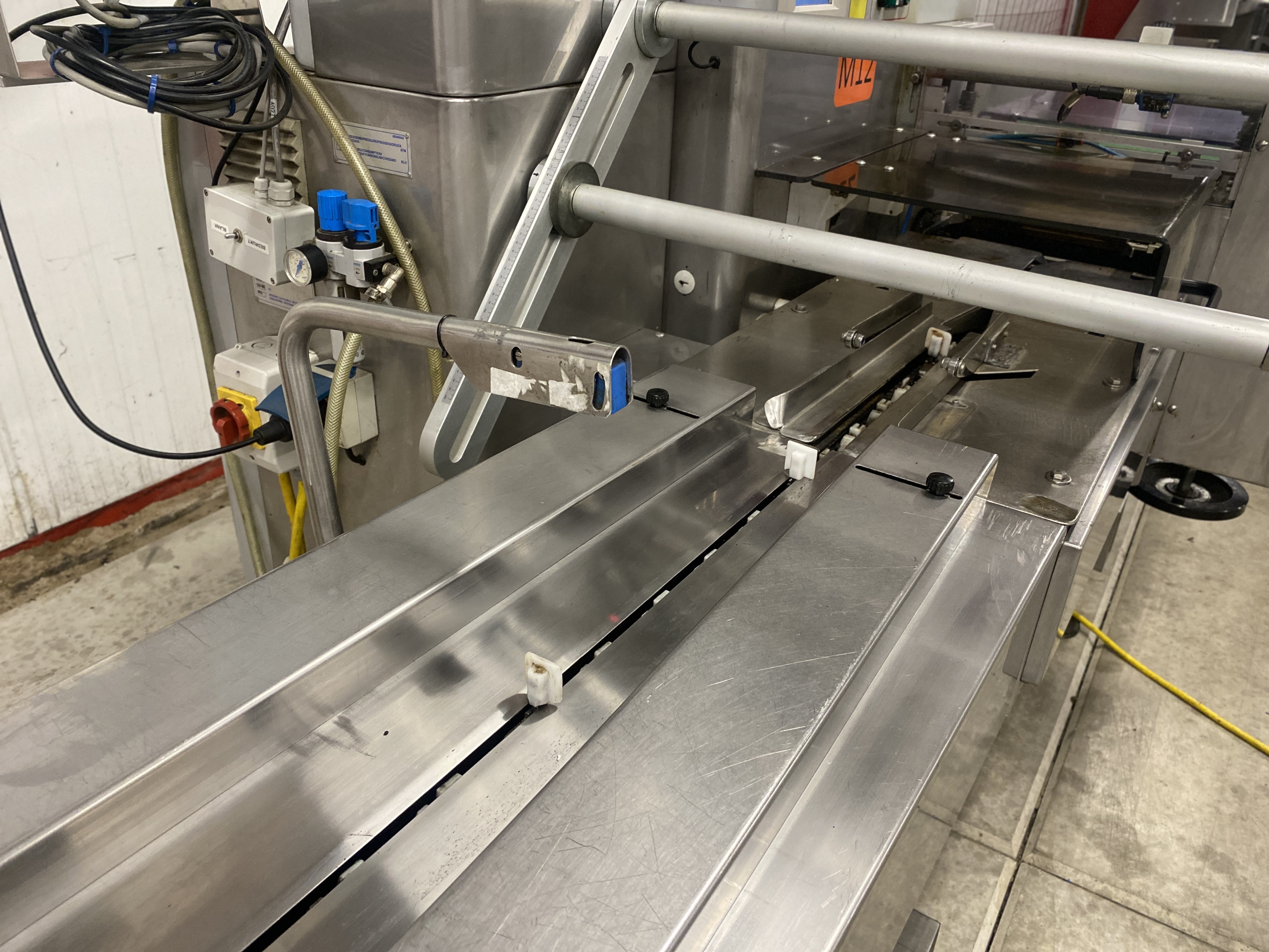 Used Record Scorpion MD flowpacker with Automotion automatic infeed