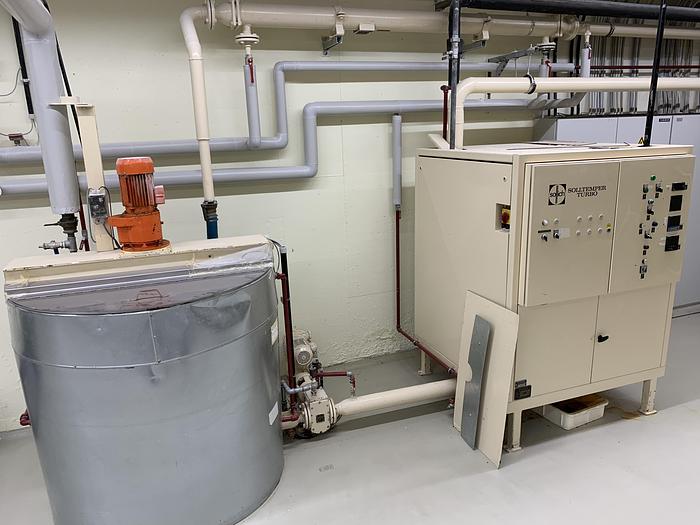 Used Agitator tank with approx. 1,000 kg content in stainless steel design.