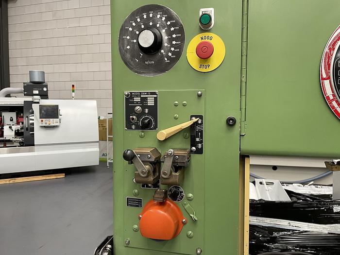 Gebruikt Doall vert.lintzaagmachine