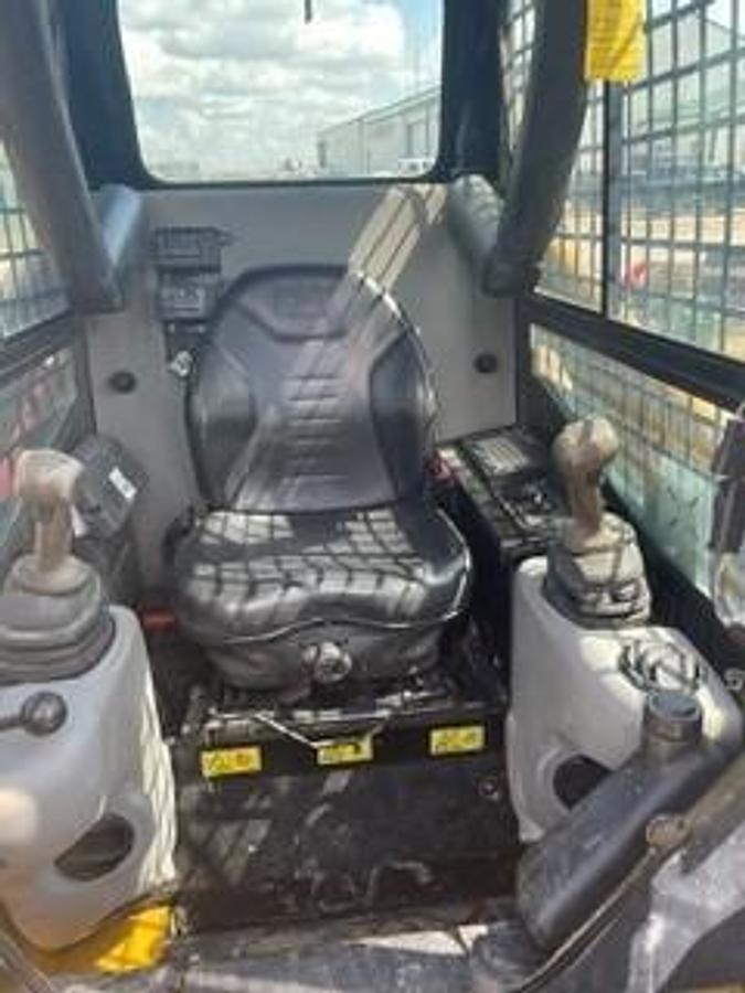 Used 2015 Caterpillar 226-B3 Skid Steer Loader
