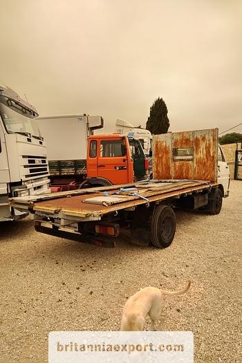 Used 1983 TOYOTA  Dyna BU30 300 6 tyres truck.