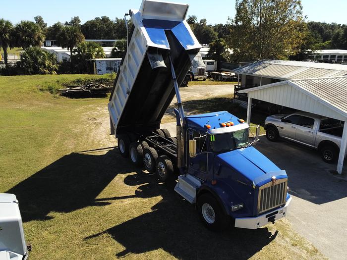 Used 2011 Kenworth T800 tri axle dump truck