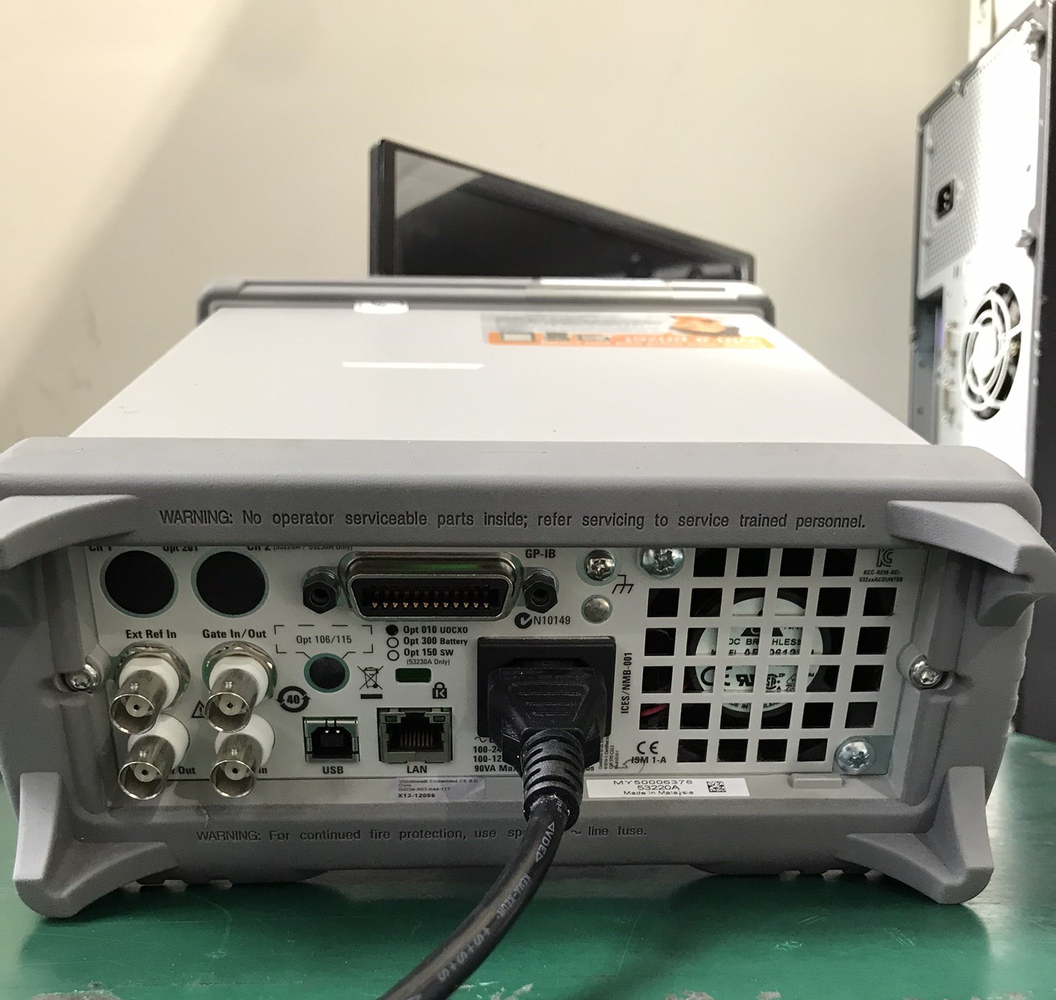 Used HP 53220A RF and Universal Frequency Counter / Timers