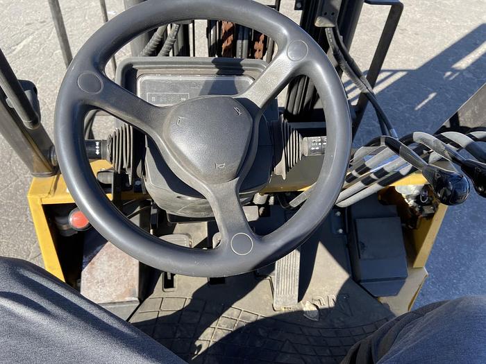 Used 8,000 POUND CAPACITY CATERPILLAR FORKLIFT MODEL GC40KS MFG. 2015