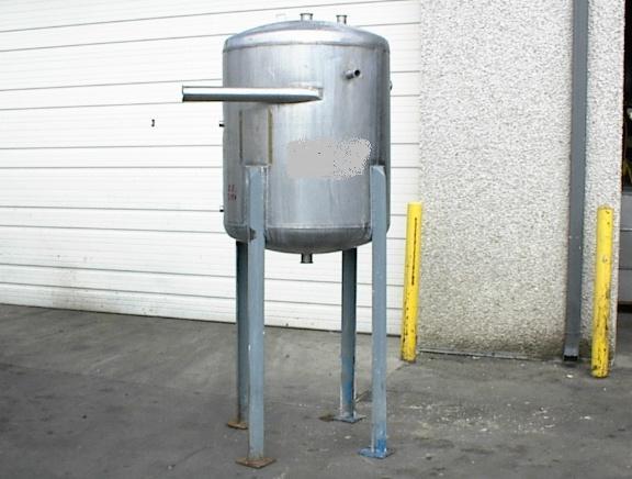 Usado 800 GALLON STORAGE TANK