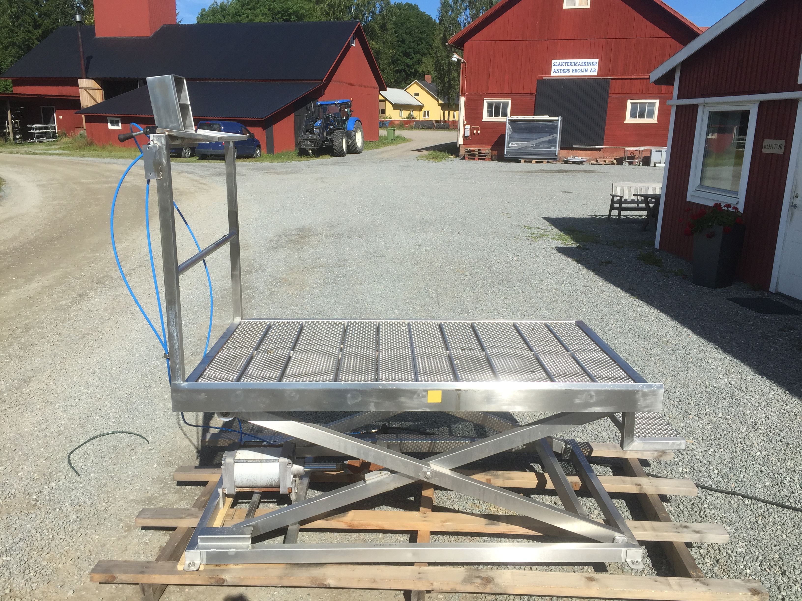 Begagnad Arbetsplattform 170×105, luft låg