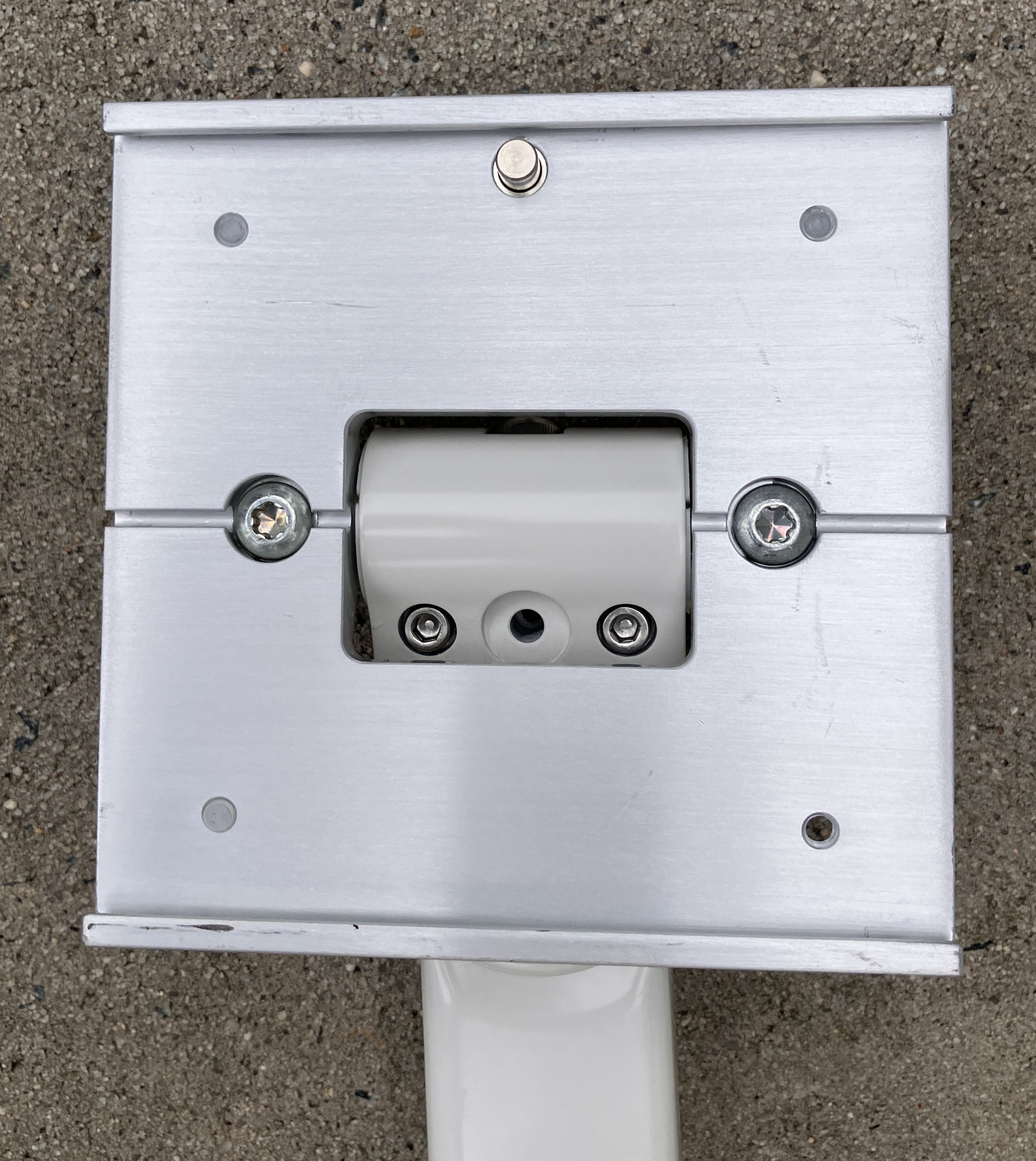 Refurbished GCX M Series Arm with Slide-In Mounting Plate WMM-0002-01