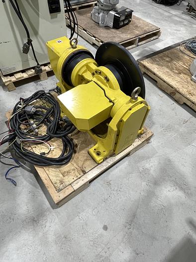 Used FANUC 2 AXIS SERVO POSITIONER TYPE A05B-1220-J201 WITH 19 3/4" TOP MOUNTING PLATE