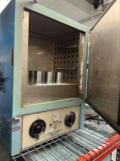 Used 19" W x 15 "D x 17" H BLUE M OVEN - 500 DEG F 260 DEG C - 120 VOLTS