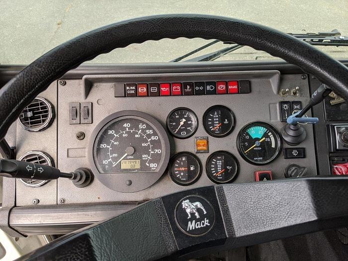 Used 2000 Mack MS300P Refrigerated Truck