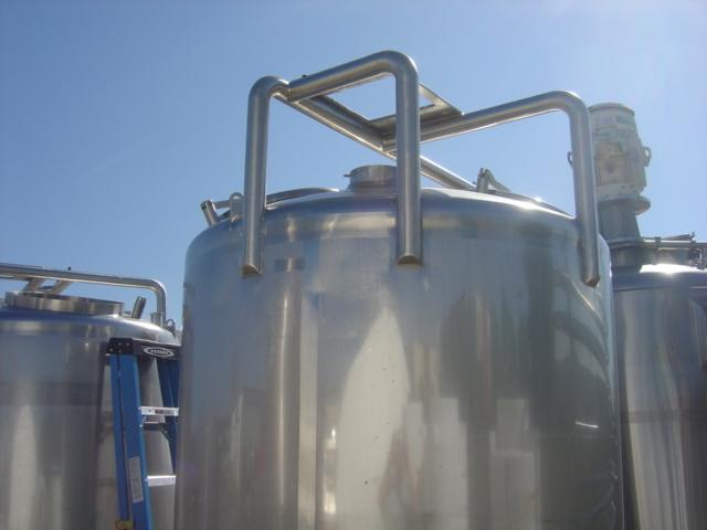Refurbished 600 GALLON MIX TANK WITH DUAL TOP MANWAYS