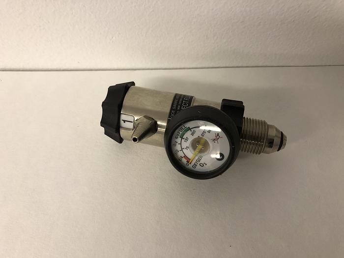 Used Regulator Medical Gas Oxygen Bull Nose Sabre 1068849