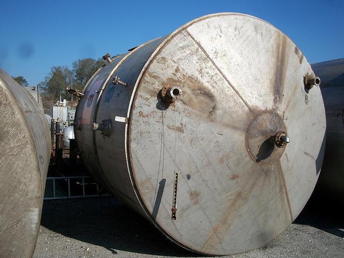 Used Used approximately 5500 gallon stainless steel vertical storage tank