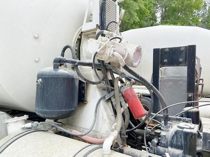Used 2006 Peterbilt 4-Axle Concrete Mixer Truck