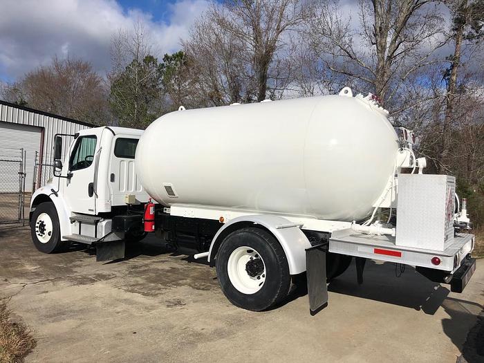 Used 2006 FREIGHTLINER BUSINESS CLASS M2 106