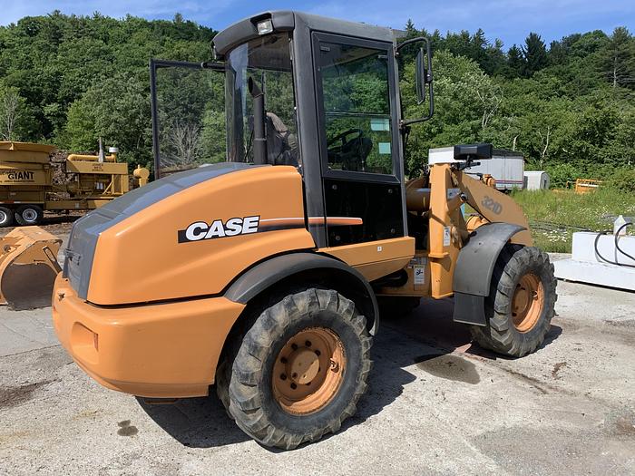 Used 2004 Case 321D