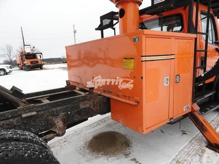 Used 2011 FREIGHTLINER BUSINESS CLASS M2 106