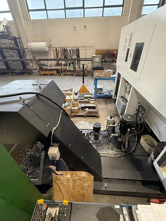 Usato Centro di lavoro verticale 5 assi Mazak CV 5 500