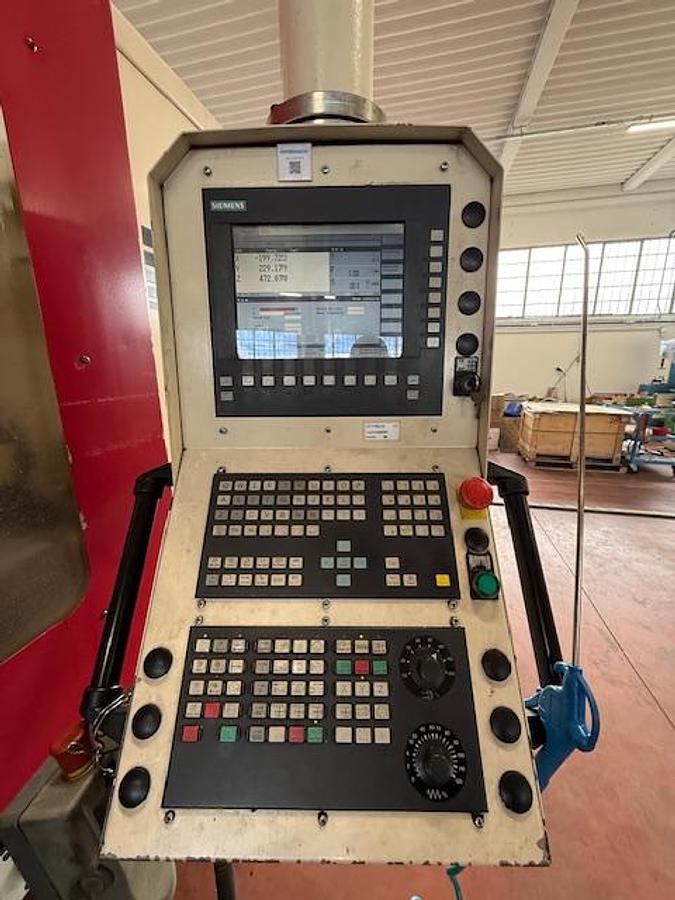 Usato CENTRO DI LAVORO A MONTANTE MOBILE HEDELIUS C80