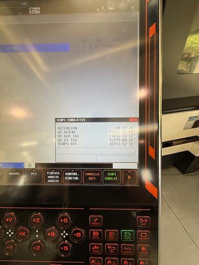 Usato CENTRO DI LAVORO VERTICALE 5 ASSI MAZAK USATO