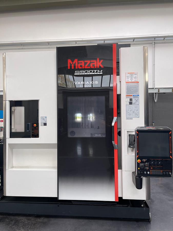 Usato Centro di lavoro verticale a 5 assi simultanei Mazak C 600