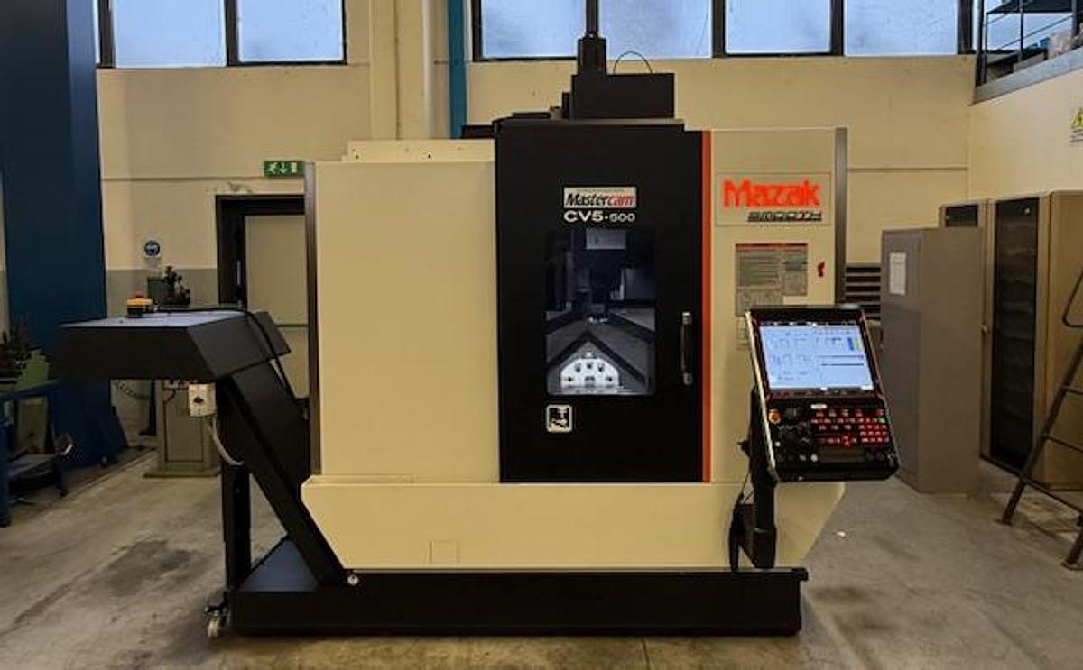 Usato Centro di lavoro a 5 assi Mazak Mod. CV5-500