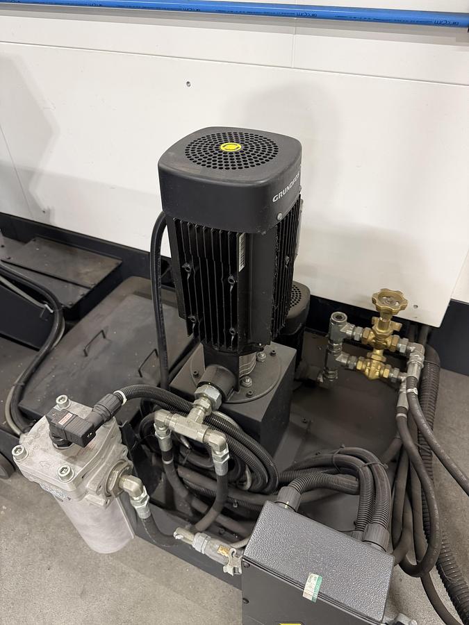 Usato CENTRO DI LAVORO VERTICALE 5 ASSI MAZAK USATO