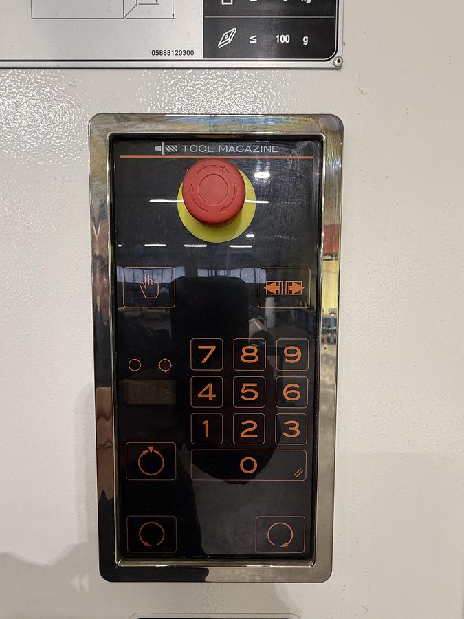 Usato CENTRO DI LAVORO VERTICALE 5 ASSI MAZAK USATO