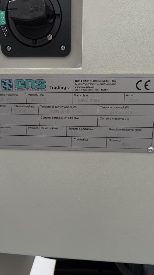 Usato CENTRO DI LAVORO VERTICALE CNS