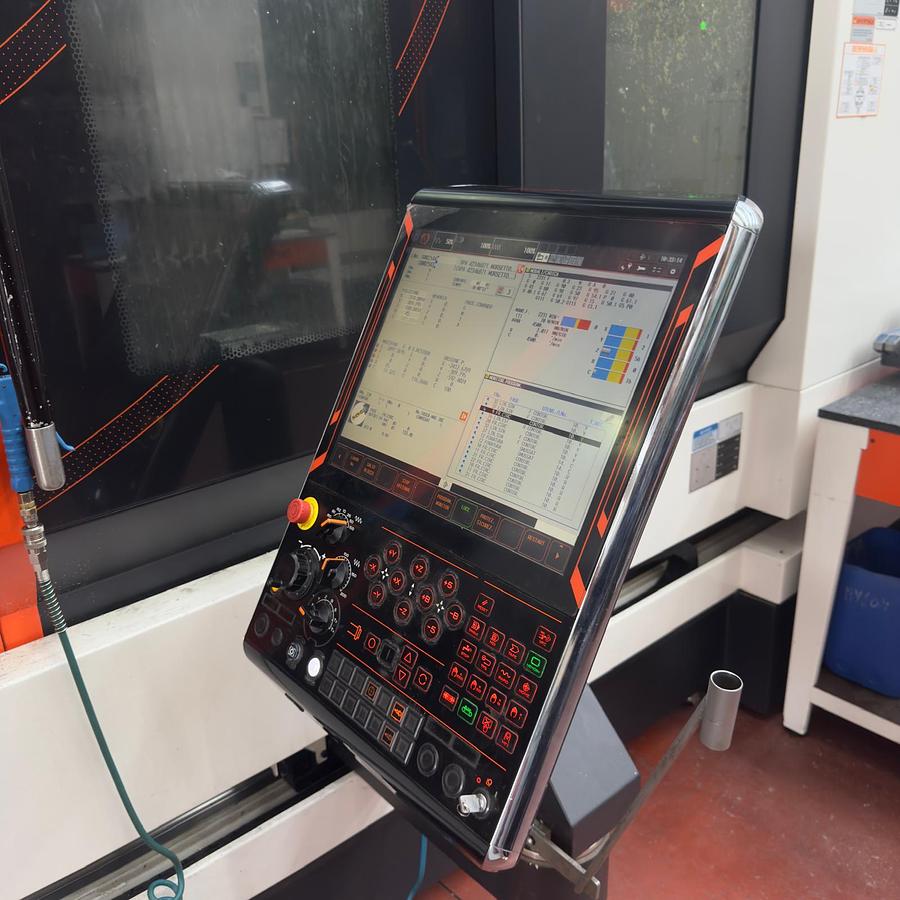 Usato CENTRO DI LAVORO VERTICALE 5 ASSI MAZAK USATO