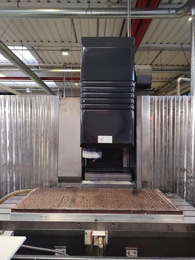 Usato CENTRO VERTICALE A MONTANTE MOBILE MAZAK Mod. VTC-300 C