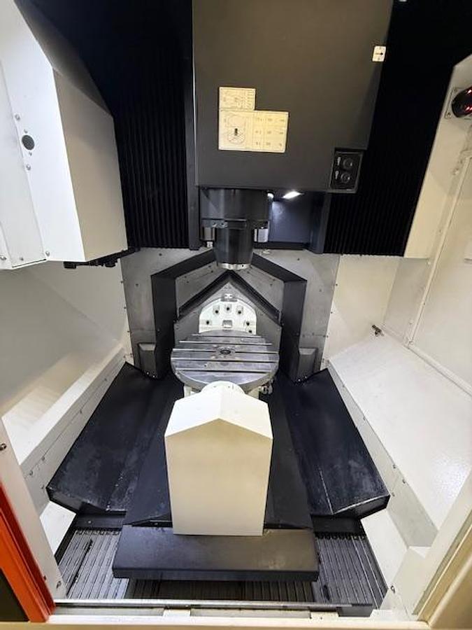 Usato Centro di lavoro a 5 assi Mazak Mod. CV5-500