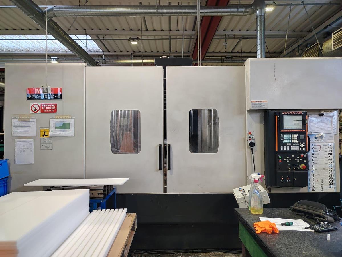 Usato CENTRO VERTICALE A MONTANTE MOBILE MAZAK Mod. VTC-300 C