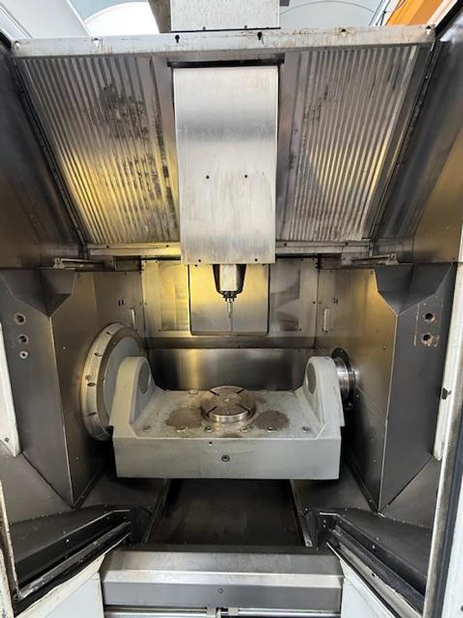 Usato Centro di lavoro verticale usato 5 assi HERMLE Mod. C30