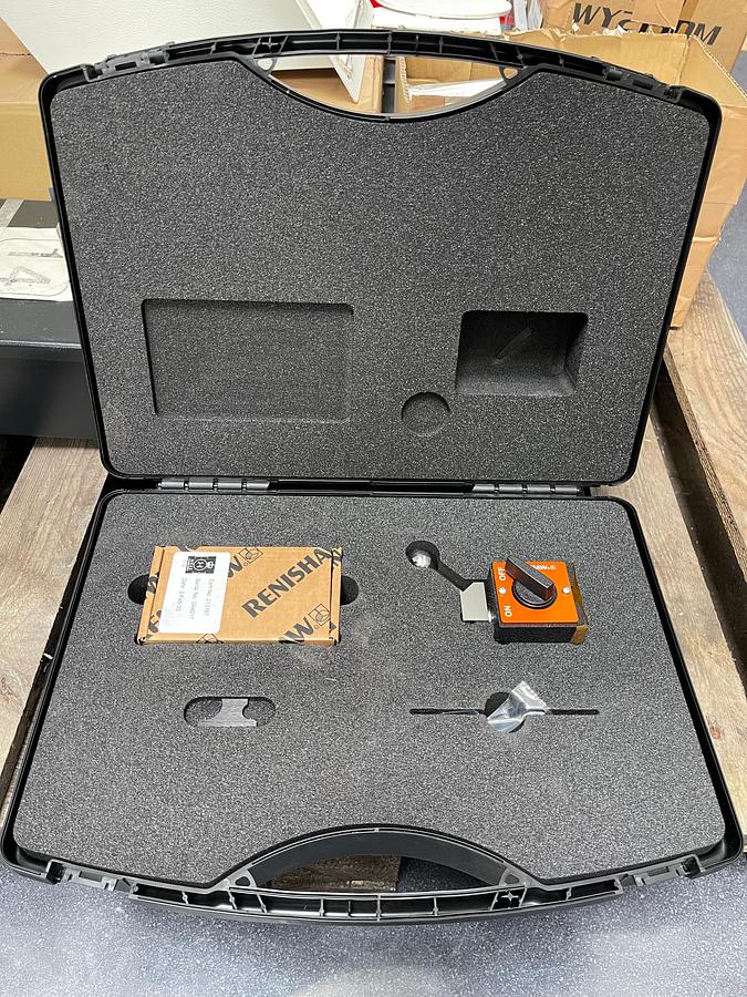 Usato Centro di lavoro verticale a 5 assi simultanei Mazak C 600