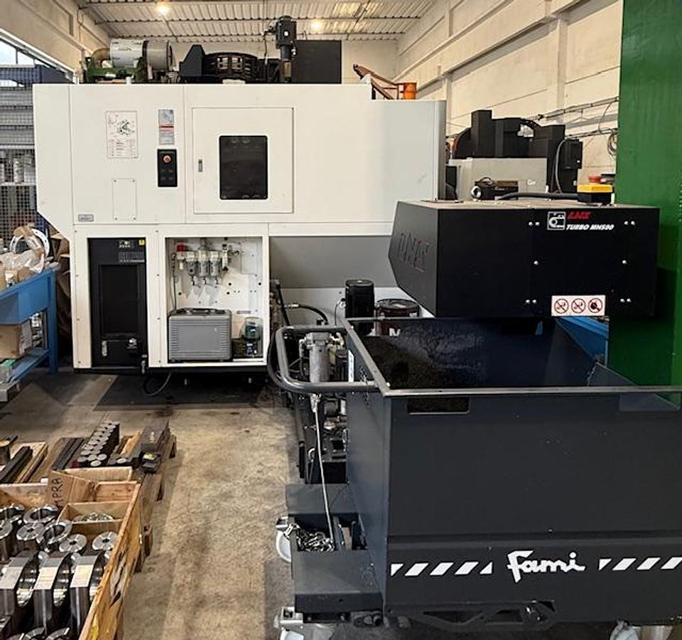 Usato Centro di lavoro verticale 5 assi Mazak CV 5 500