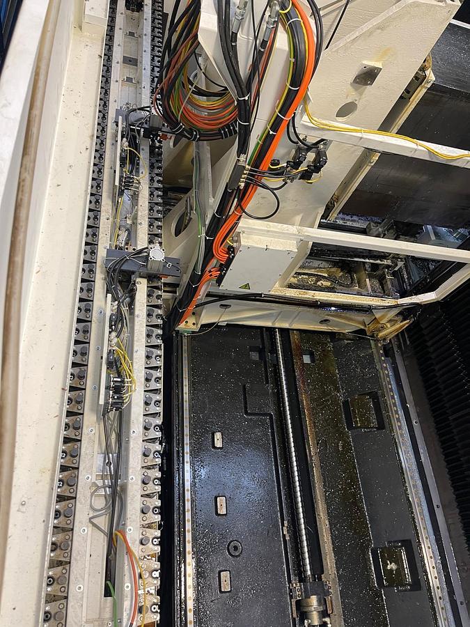 Usato CENTRO DI LAVORO VERTICALE 5 ASSI MAZAK USATO