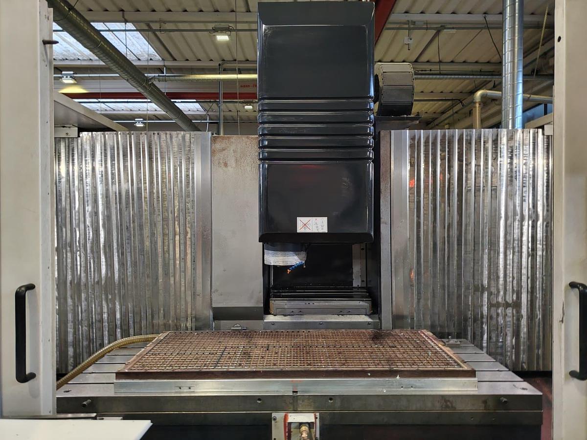 Usato CENTRO VERTICALE A MONTANTE MOBILE MAZAK Mod. VTC-300 C