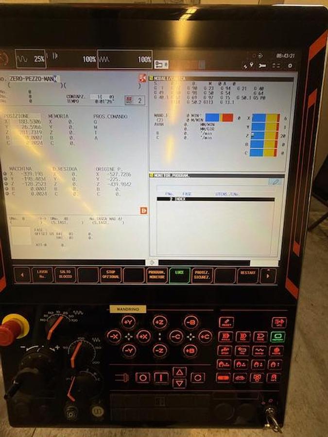 Usato Centro di lavoro a 5 assi Mazak Mod. CV5-500