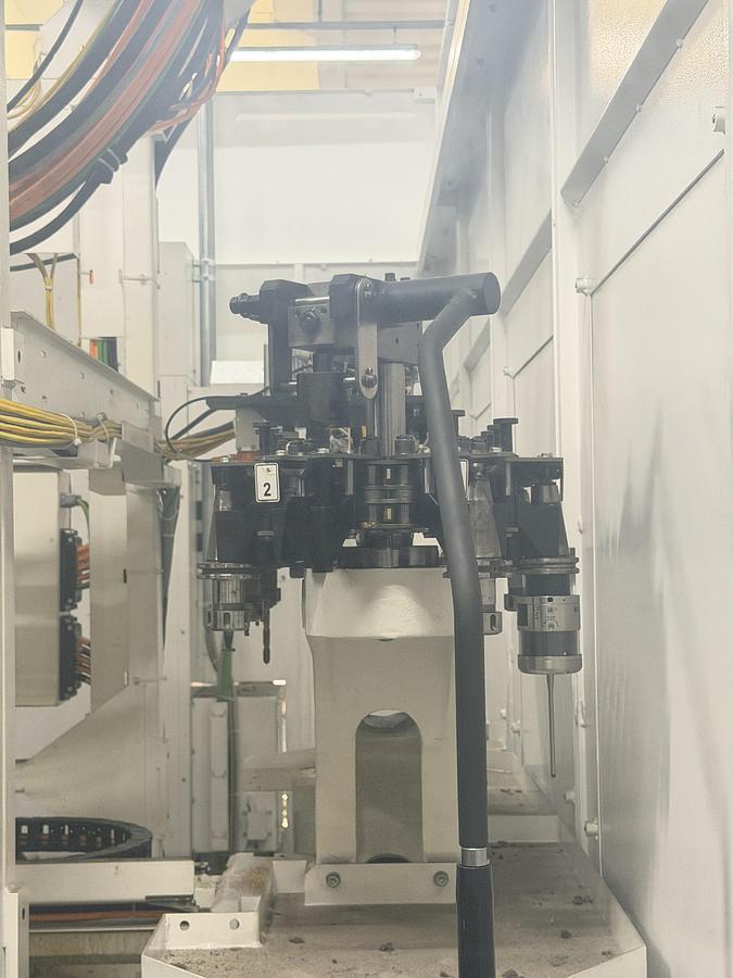 Usato CENTRO DI LAVORO VERTICALE 5 ASSI MAZAK USATO